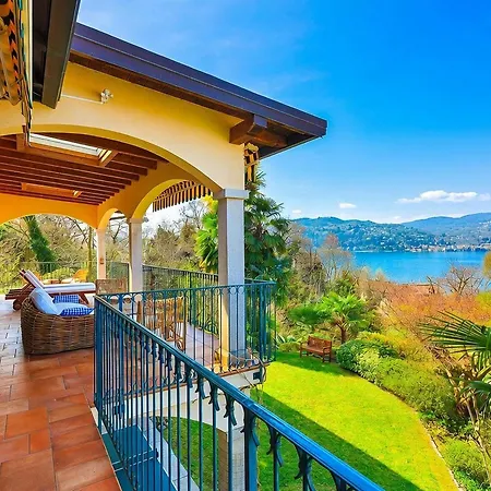 Welcoming With Pool & Lakeview! - Emilia Willa *