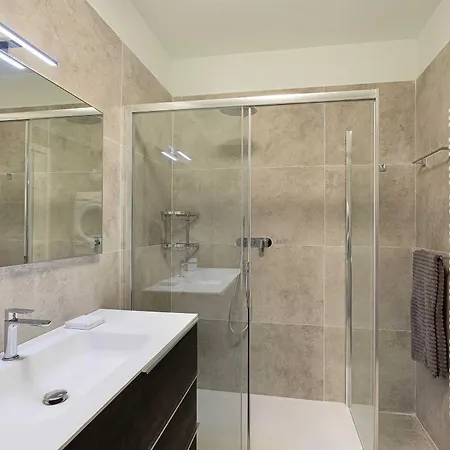 Welcoming With Pool & Lakeview! - Emilia Ranco