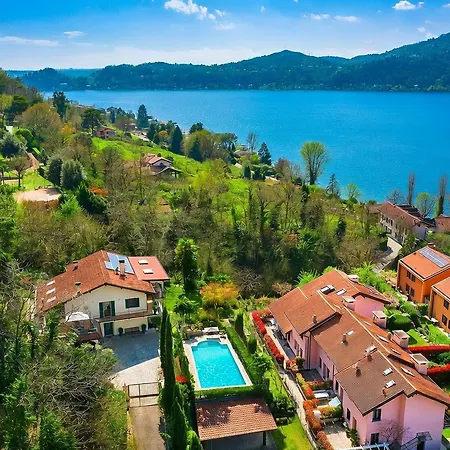 Welcoming With Pool & Lakeview! - Emilia Willa